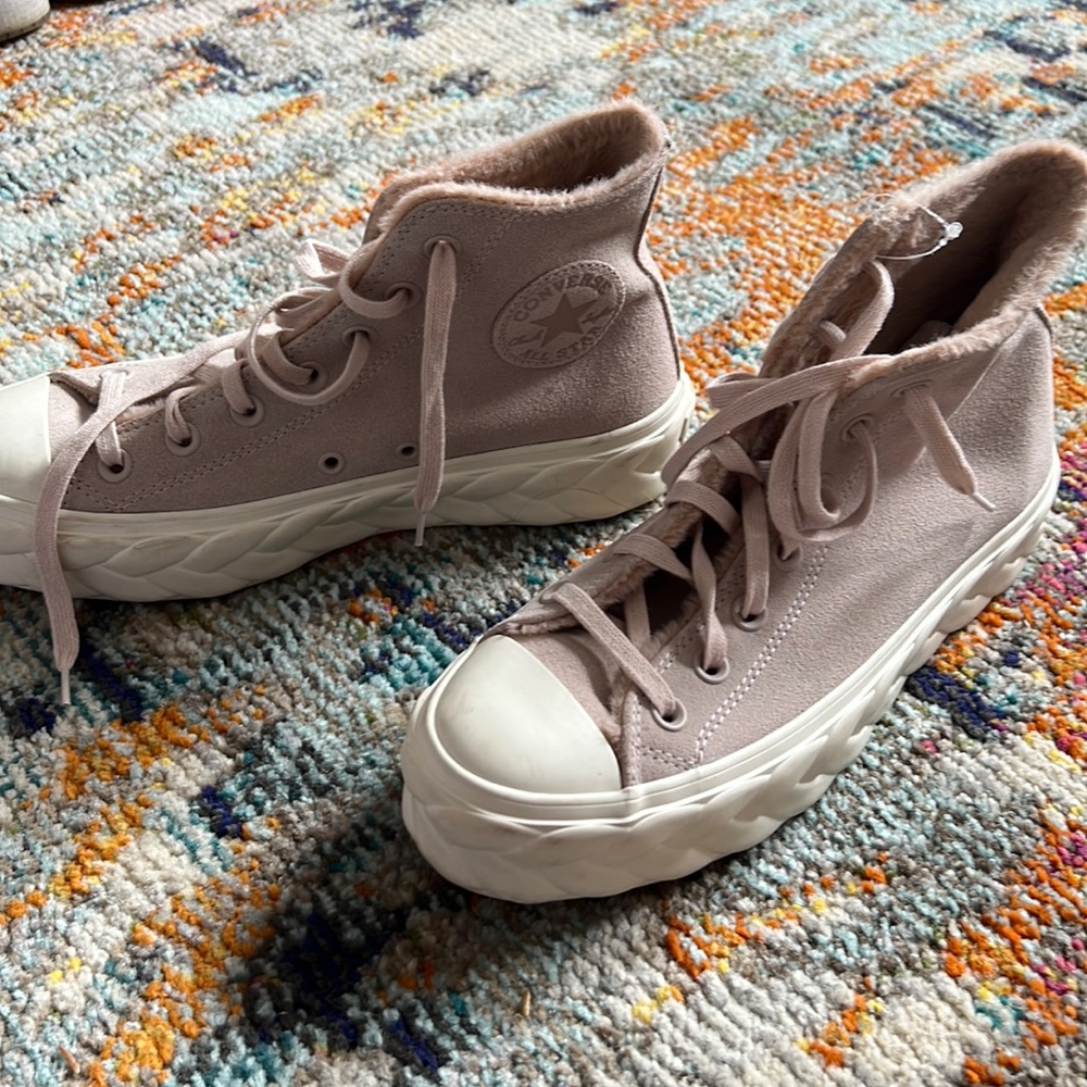 Converse light pink with fur inside